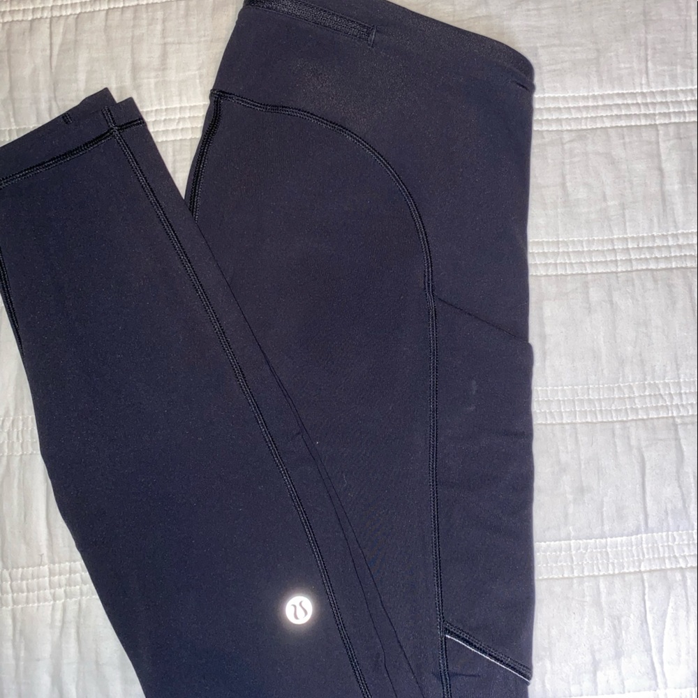 Black Lululemon Leggings with side pocket
